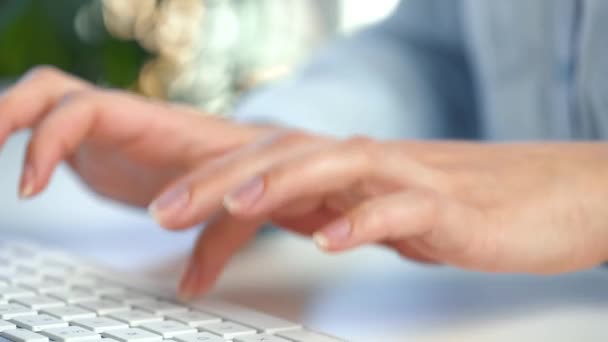 Female hands busy working on computer keyboard for sending emails and surf on a web browser — ストック動画