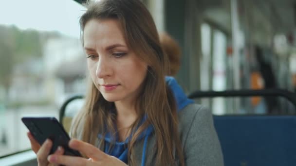 Public Transport Woman Tram Using Smartphone Chatting Texting Friends City — Vídeo de stock