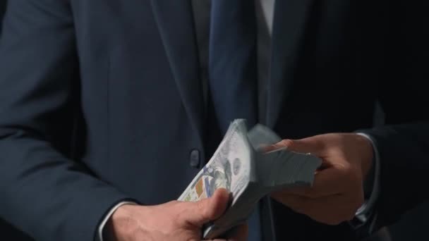 Hombre Vestido Formalmente Contando Billetes Dólar Cerca Concepto Inversión Éxito — Vídeo de stock