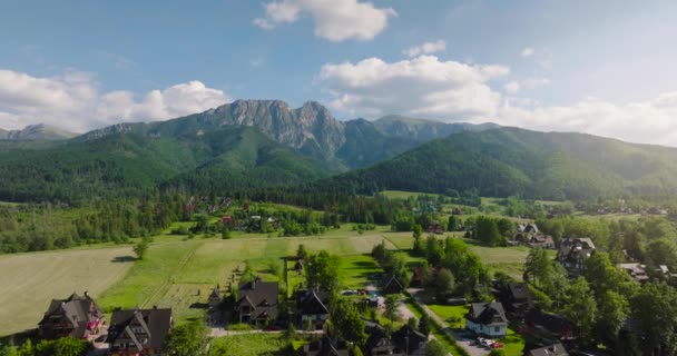 Aerial View Zakopane Tatra Mountains Beautiful Landscape Houses Foot Mountains — Vídeos de Stock