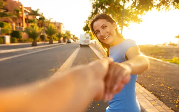 Follow Happy Young Woman Pulling Guy Hand Hand Hand Running Stockfoto
