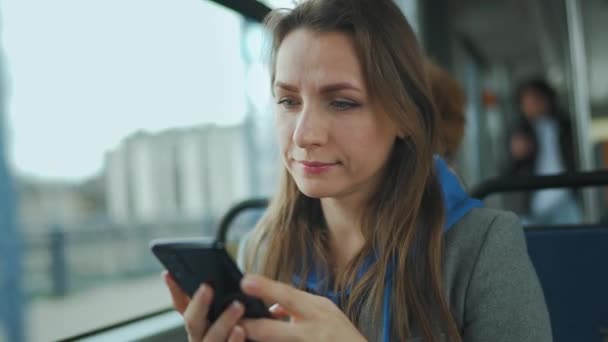 Public Transport Woman Tram Using Smartphone Chatting Texting Friends City — Vídeo de stock