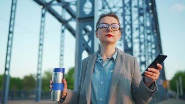 Caucasian Businesswoman Coat Walking City Early Morning Drinking Coffee Using — Stock Video