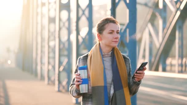 Caucasian Businesswoman Coat Walking City Frosty Sunny Morning Drinking Coffee — Stock Video