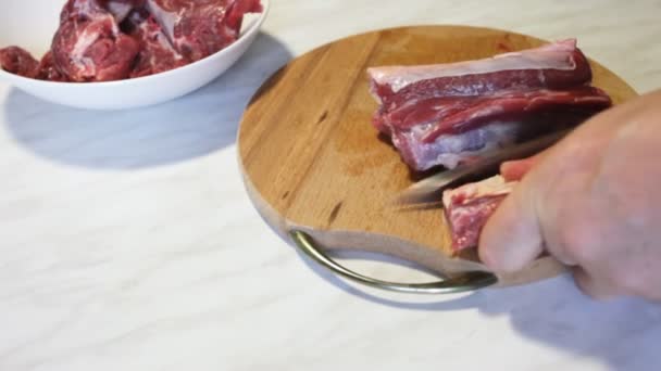 Різання м'яса — стокове відео