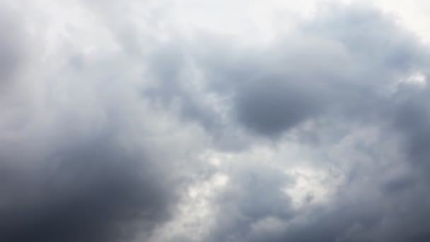 Ciel sombre en mouvement 