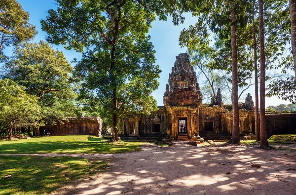 Starożytnych Khmerów świątyni buddyjskiej w angkor wat złożonych — Zdjęcie stockowe