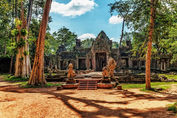 Starożytnych Khmerów świątyni buddyjskiej w angkor wat złożonych — Zdjęcie stockowe