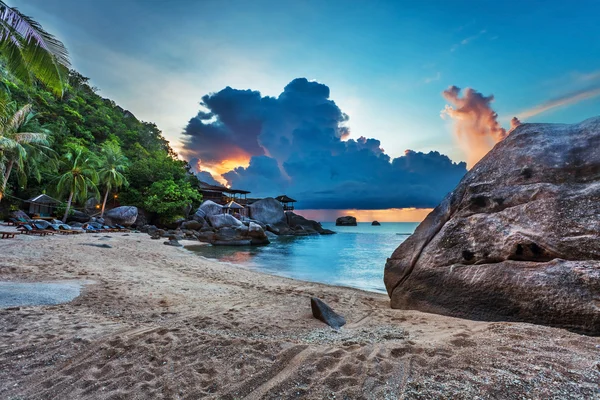 Tropical beach at sunset. — Stock Photo, Image