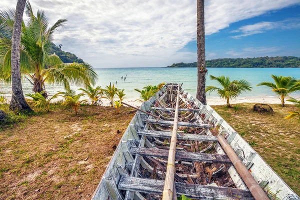 Staré thajské lodi na pláži — Stock fotografie