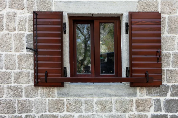 Pared de piedra con ventana —  Fotos de Stock