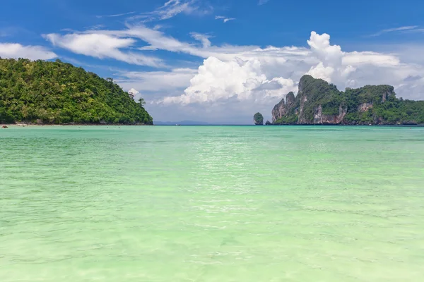 Exotischer tropischer Strand. — Stockfoto