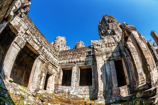 古代クメールの寺に複雑なアンコール ワット — ストック写真