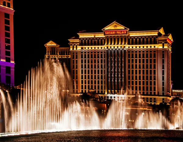 caesars palace hotel zemin üzerine su gösterisi