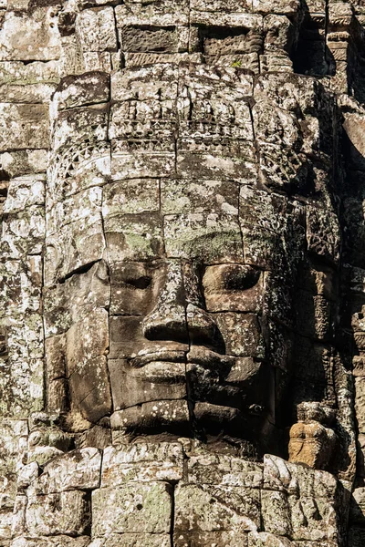 Visages de l'ancien temple Bayon à Angkor Wat — Photo