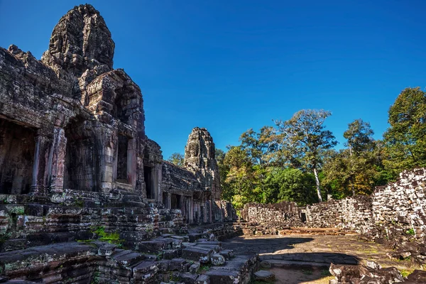 Oude boeddhistische khmer tempel in angkor wat complexe — Stockfoto