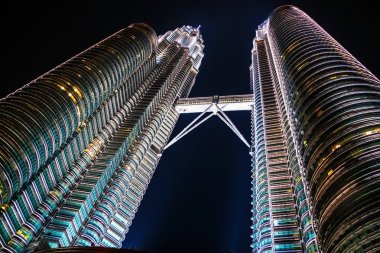 güzel bir gece aydınlatma petronas ikiz kuleleri