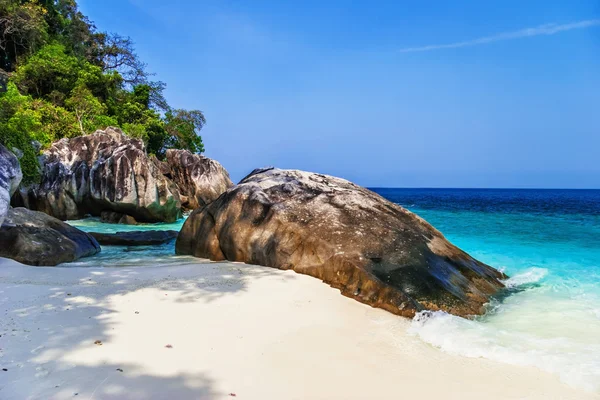 Spiaggia tropicale esotica. — Foto Stock