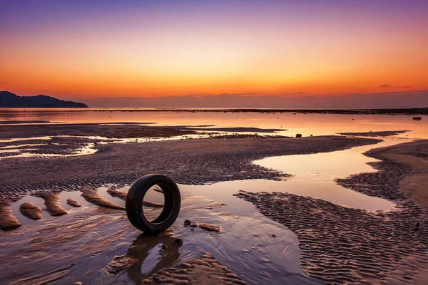 Tropical beach at sunset. — Stock Photo, Image