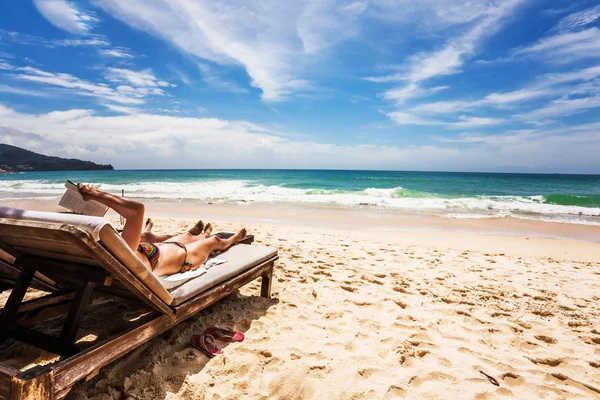 rahatlatıcı ve sahilde okuma