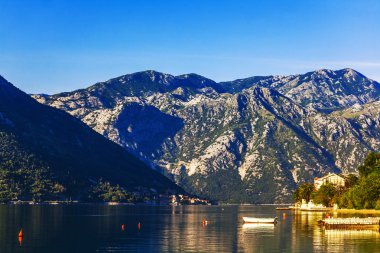 güzel dağ ve Deniz Manzaralı