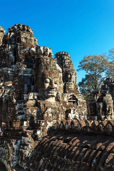 Faces do antigo Templo Bayon Em Angkor Wat — Fotografia de Stock