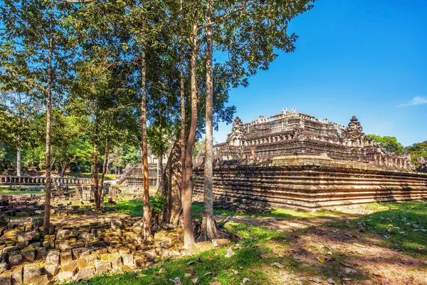 Gamle buddhistiske khmer tempel i Angkor Wat kompleks - Stock-foto