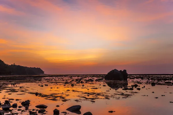 Tropical beach at sunset. — Stock Photo, Image