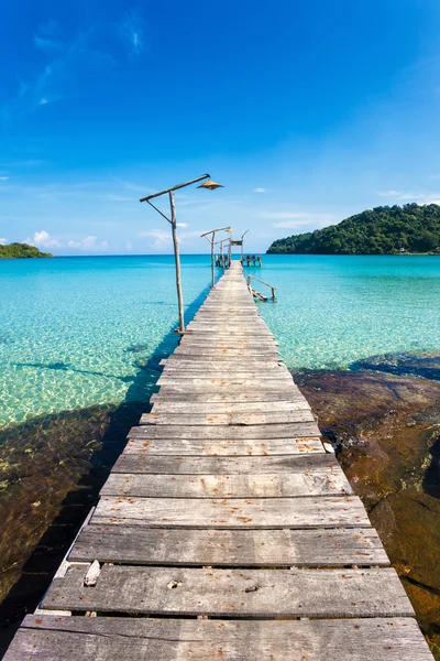 Brygga i havet — Stockfoto