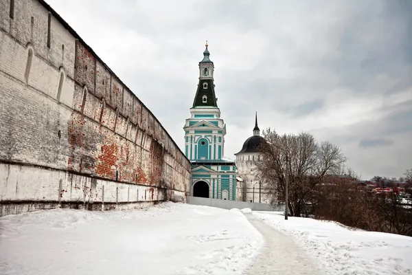Vieille église russe par temps sombre — Photo