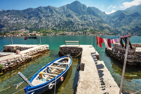 Een kleine baai met boten — Stockfoto