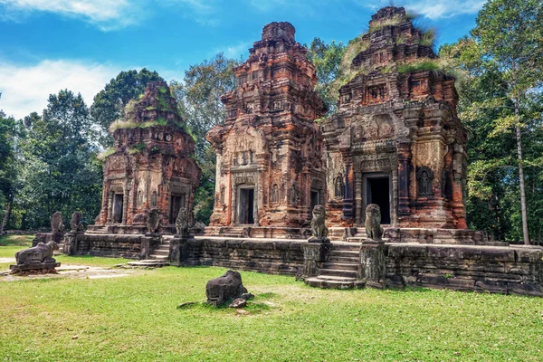 Antiguo templo khmer budista en el complejo Angkor Wat —  Fotos de Stock