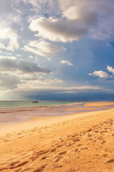 Egzotyczna plaża tropikalna. — Zdjęcie stockowe