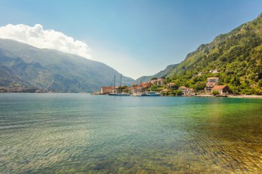 güzel dağ ve Deniz Manzaralı