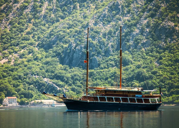 Yacht till sjöss — Stockfoto