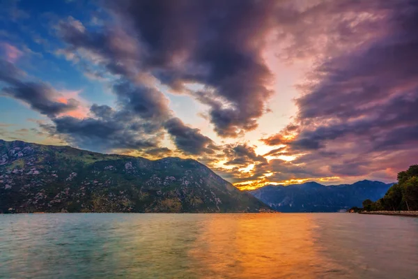 Buio tramonto sul mare — Foto Stock