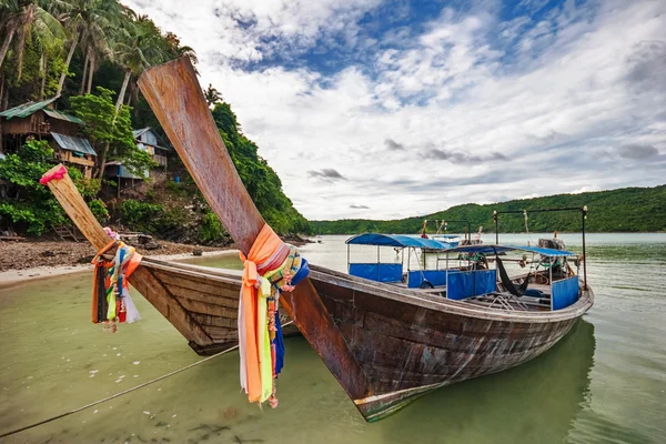 Lodě v tropickém moři. Thajsko — Stock fotografie