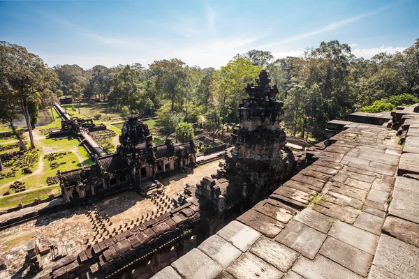 Starożytnych Khmerów świątyni buddyjskiej w angkor wat złożonych — Zdjęcie stockowe