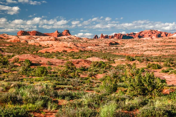 Belles formations rocheuses dans le canyon des Arches — Photo