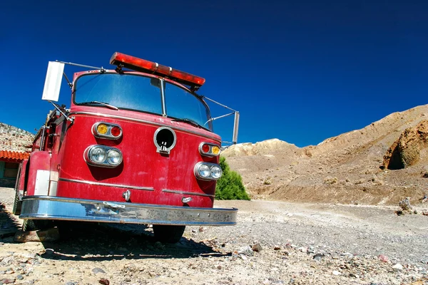 Old fire truck in Death Valley. — Stock Photo, Image