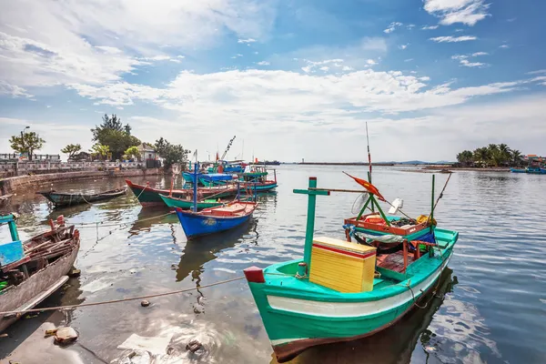 Bateaux de pêche dans le port — Photo