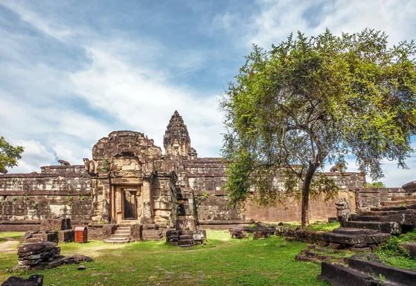 Antiguo templo khmer budista en el complejo Angkor Wat —  Fotos de Stock