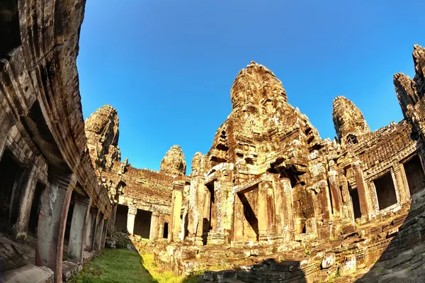Antik khmer Budist tapınağı angkor wat kompleksi içinde — Stok fotoğraf