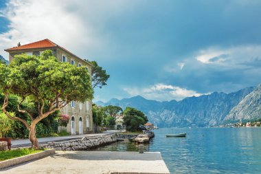 Deniz ve dağlar kötü havada