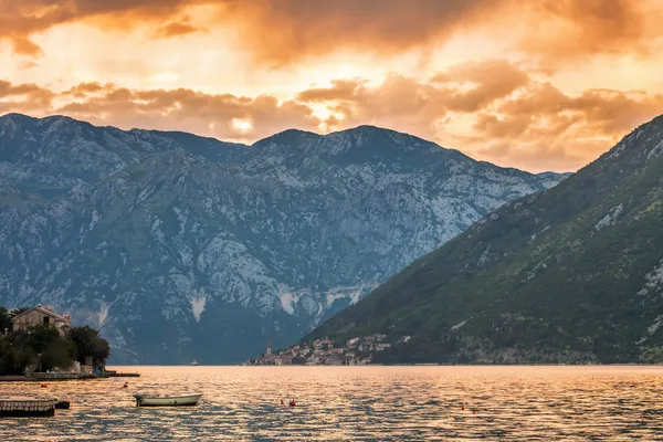 Kasvetli deniz günbatımı — Stok fotoğraf