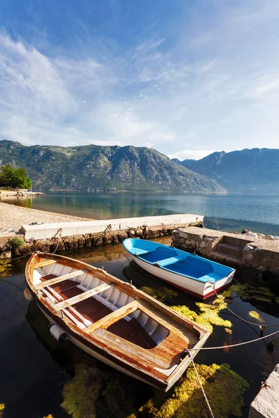 Une petite baie avec des bateaux — Photo