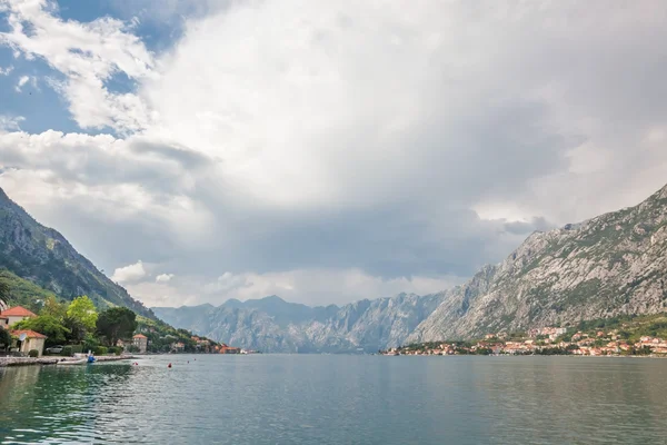 Mare e montagna in caso di maltempo — Foto Stock