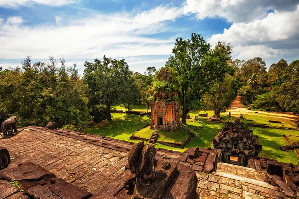 Antico tempio buddista khmer nel complesso di Angkor Wat — Foto Stock