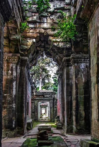 Starożytne korytarza w angkor wat — Zdjęcie stockowe