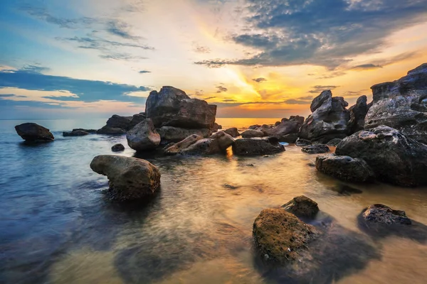 Pláž při západu slunce — Stock fotografie